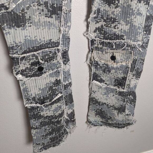 Waimea Stacked Slim Fit Gray Digital Camo Distressed Cargo Pants Mens 40 X 36 - Picture 7 of 10